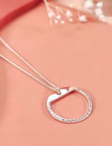 Collier Kadu