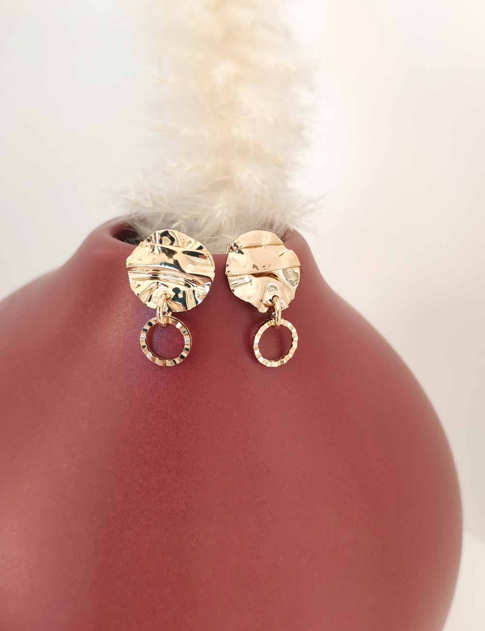 Boucles d'oreilles froissée avec une papille gravée