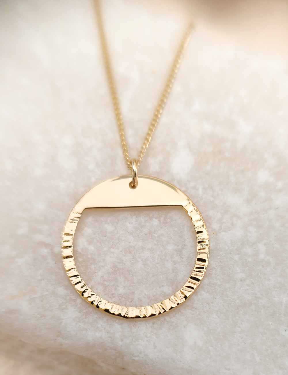 Collier Kadu